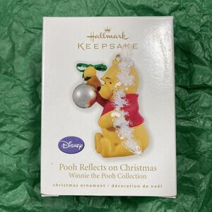 Hallmark Christmas Ornament (2010) Winnie the Pooh • Reflects on Christmas